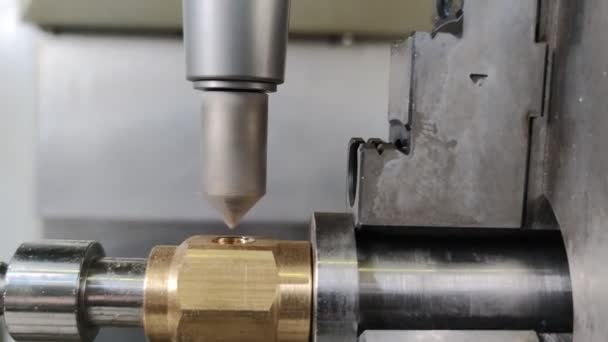 Process Brass Metal Cnc Axis Mill Chamfering Handheld Footage — Stockvideo