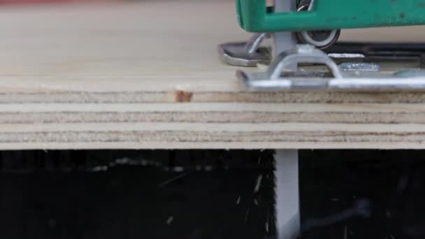 Sawdust Flies Metal Blade Jigsaw Cuts Sheet Plywood Workpiece Carpenter — Stockvideo