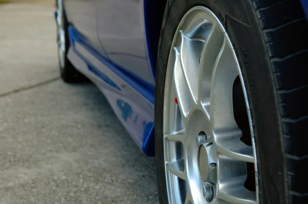 Primer plano de la rueda del coche — Foto de Stock