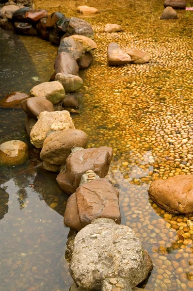 Piedras en el estanque — Foto de Stock