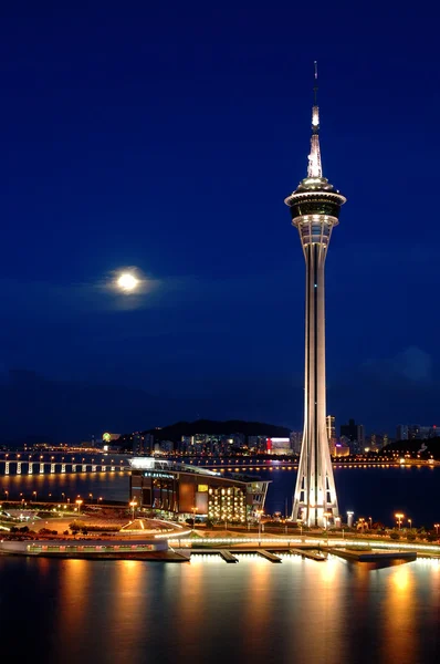 Cena noturna do Centro de Convenções e Entretenimento da Torre, Macau — Fotografia de Stock