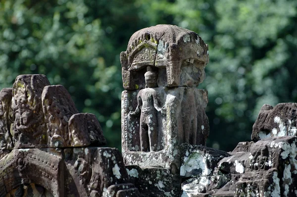 Standbeeld snijwerk op Dagoba, neak pese, Cambodja — Stockfoto