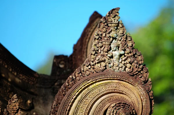 Rzeźba gopura w banteay sreiz, Kambodża — Zdjęcie stockowe