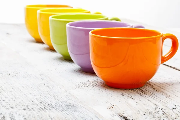 Rij voor kleur thee cups — Stockfoto