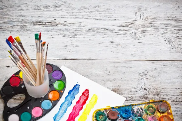 kutu sulu boya ve Boya fırçaları