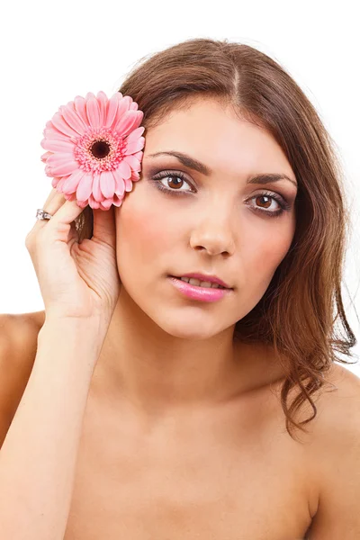 Ung kvinna med blomma — Stockfoto