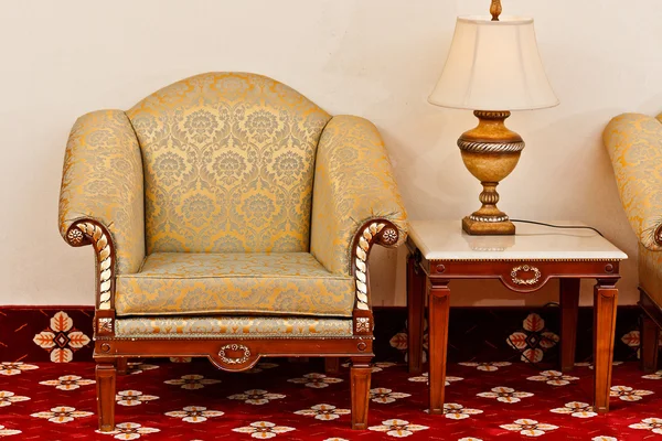 Sofá de estilo antigo — Fotografia de Stock
