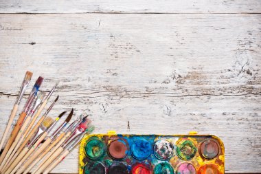 suluboya boya ve fırça