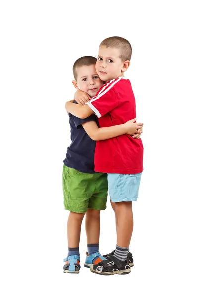 Братья обнимают друг друга — стоковое фото