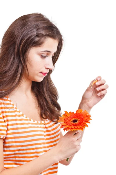 Mujer rasgando pétalos —  Fotos de Stock