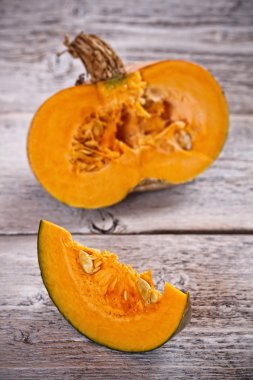 dilimlenmiş ve yarım kabak