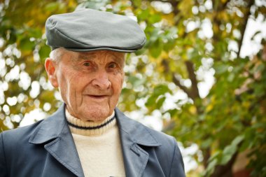 yaşlı adam