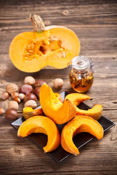 Rodajas de calabaza al horno Imágenes de stock libres de derechos