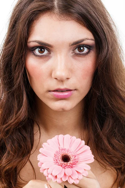 Vrouw bedrijf bloemen — Stockfoto