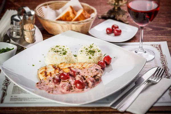 Pechuga de pollo a la plancha — Foto de Stock