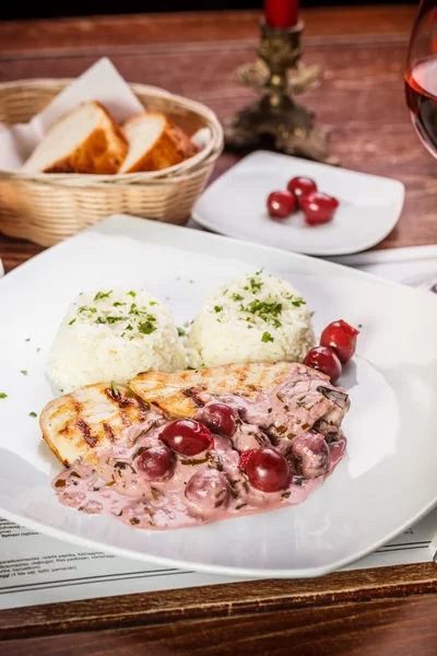 Peito de frango grelhado — Fotografia de Stock