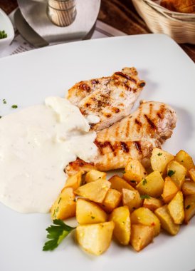 kavrulmuş tavuk göğsü