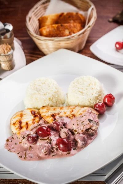 Peito de frango grelhado — Fotografia de Stock