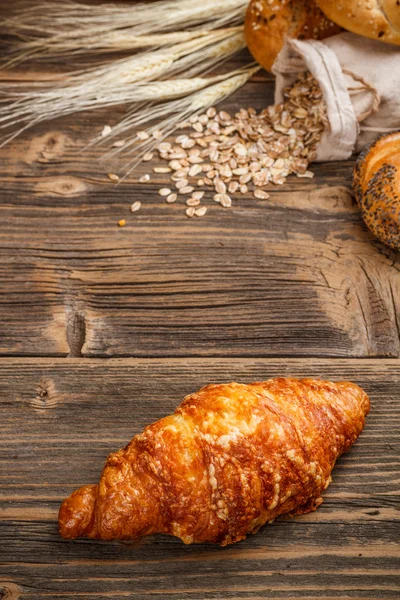 Čerstvý a chutný croissant — Stock fotografie