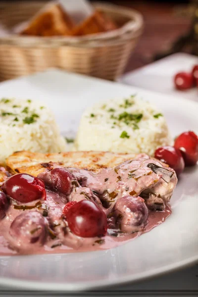 Petto di pollo alla griglia Foto Stock