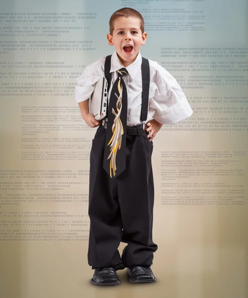 Мальчик в деловом костюме — стоковое фото
