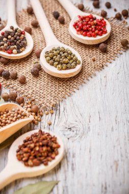 çeşitli baharatlar