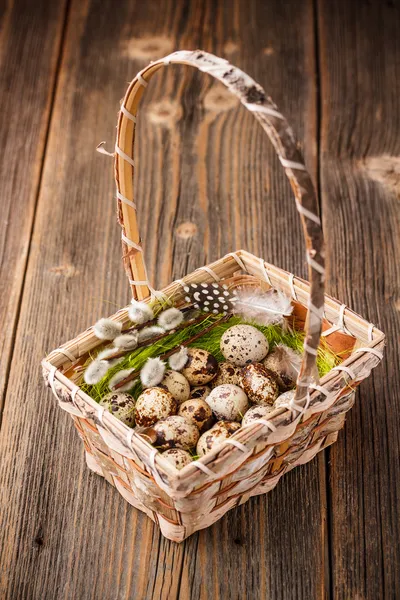 Quail eggs in a basket — Stock Photo, Image
