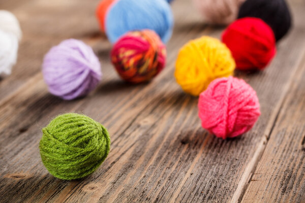 Color woolen clews