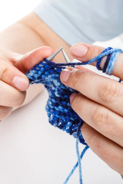 Hands knitting — Stock Photo, Image