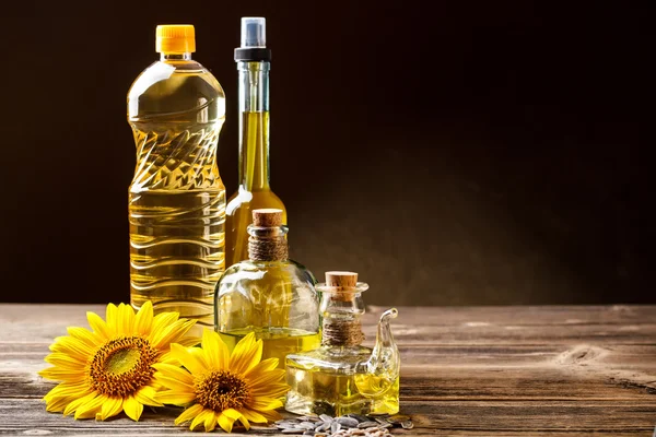 Oleje w butelkach — Zdjęcie stockowe