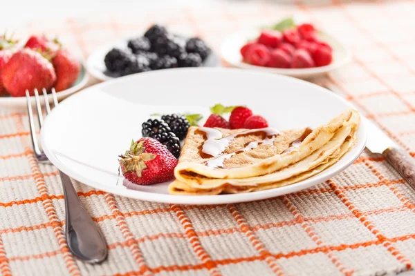 Pancakes with fruits — Stock Photo, Image