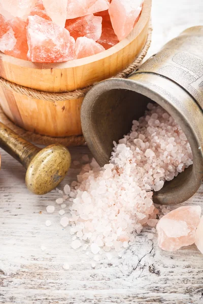 Salt in a mortar — Stock Photo, Image