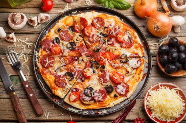 taze pişmiş pizza
