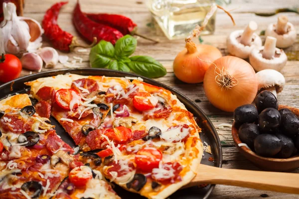 Homemade pizza — Stock Photo, Image