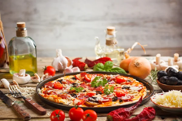 Fresh pizza — Stock Photo, Image