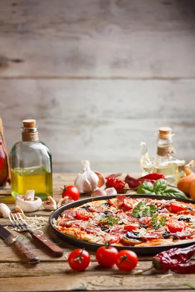 Läcker italiensk pizza — Stockfoto