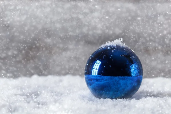 Blå jul boll — Stockfoto