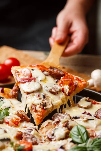 Hemmagjord pizza — Stockfoto