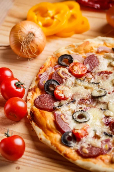 Hemmagjord pizza — Stockfoto