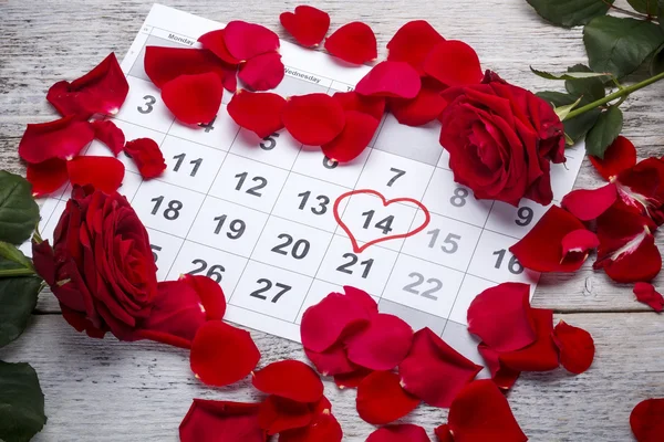 Roses rouges sur le calendrier — Photo