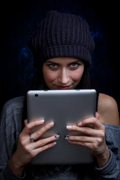 Vrouw met tablet — Stockfoto