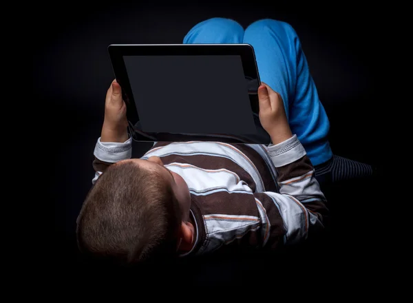 Junge mit Tablet — Stockfoto