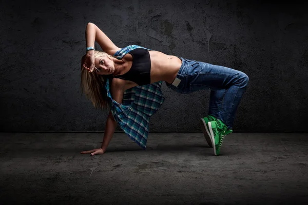Dziewczyna taniec hip-hop — Zdjęcie stockowe