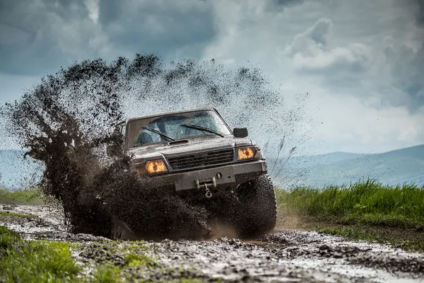 Jeep fora da estrada Fotos De Bancos De Imagens