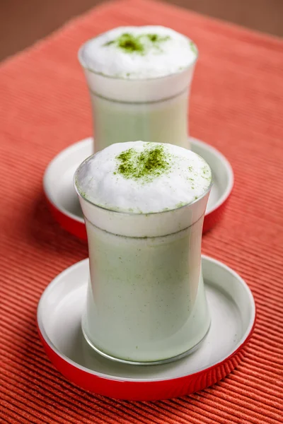 Té verde con leche —  Fotos de Stock
