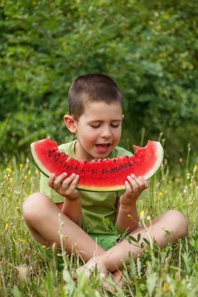 Karpuz ile çocuk — Stok fotoğraf