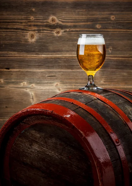 Beer and barrel — Stock Photo, Image