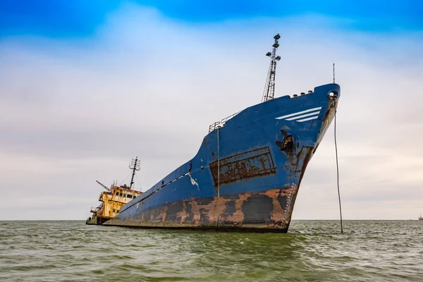 Bote Naufragado Abandonado Mar Cerca Sulina Rumania —  Fotos de Stock