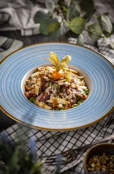 Ensalada Saludable Con Pera Jamón Lechuga Hoja Verde — Foto de Stock