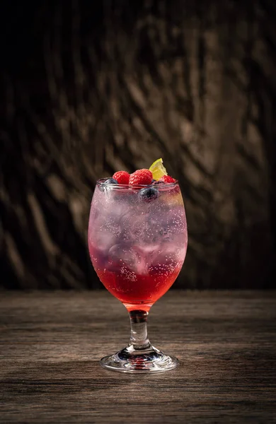 Saborosa Limonada Frutas Baga Refrescante Com Gelo Picado — Fotografia de Stock